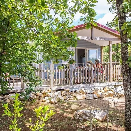 Camping Les 3 Cantons 营地